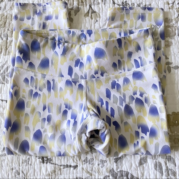 Alo Yoga Spark Cheetah Cropped Leggings • XS - Picture 2 of 6